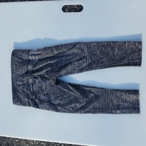 Lululemon Fast and Free Crop II Nulux 19" in Twillines Ice Grey Black. Size 6